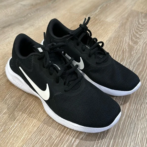 Nike Flex athletic shoes - Picture 1 of 11